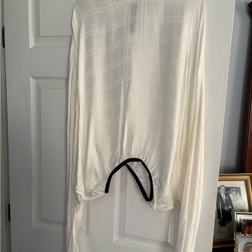 Elegant Cream Long-Sleeve Blouse